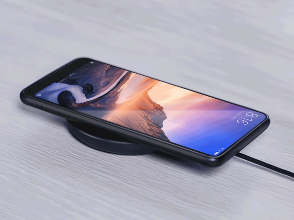 Подзарядка смартфона на ЗУ Xiaomi Mi Wireless Charging Pad WPC01ZM Процесс подзарядки смартфона на ЗУ Xiaomi Mi Wireless Charging Pad WPC01ZM
